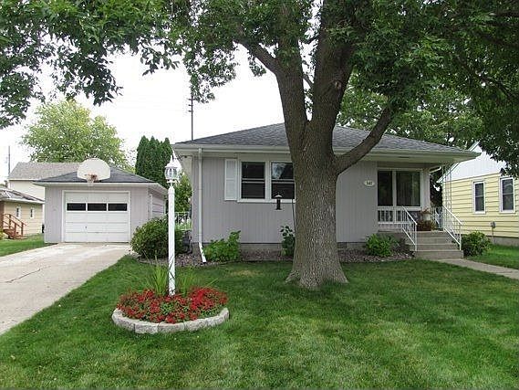 Pending: 147 Homer Street, Mankato, MN 56001