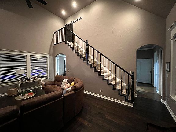 3rd image of 114 Cecelia Ln