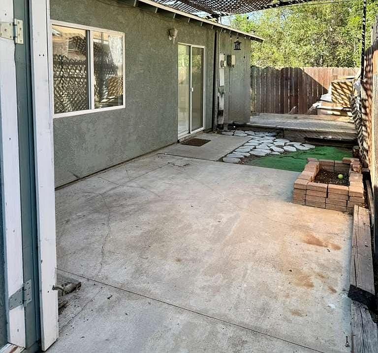 1st image of 1015 Calle Pensamiento