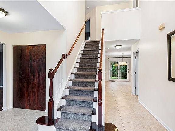 3rd image of 1483 Waterford Rd