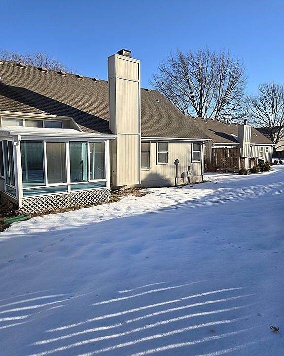 back showing sundeck.
