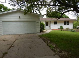 374 Parkland Dr SE, Cedar Rapids, IA 52403