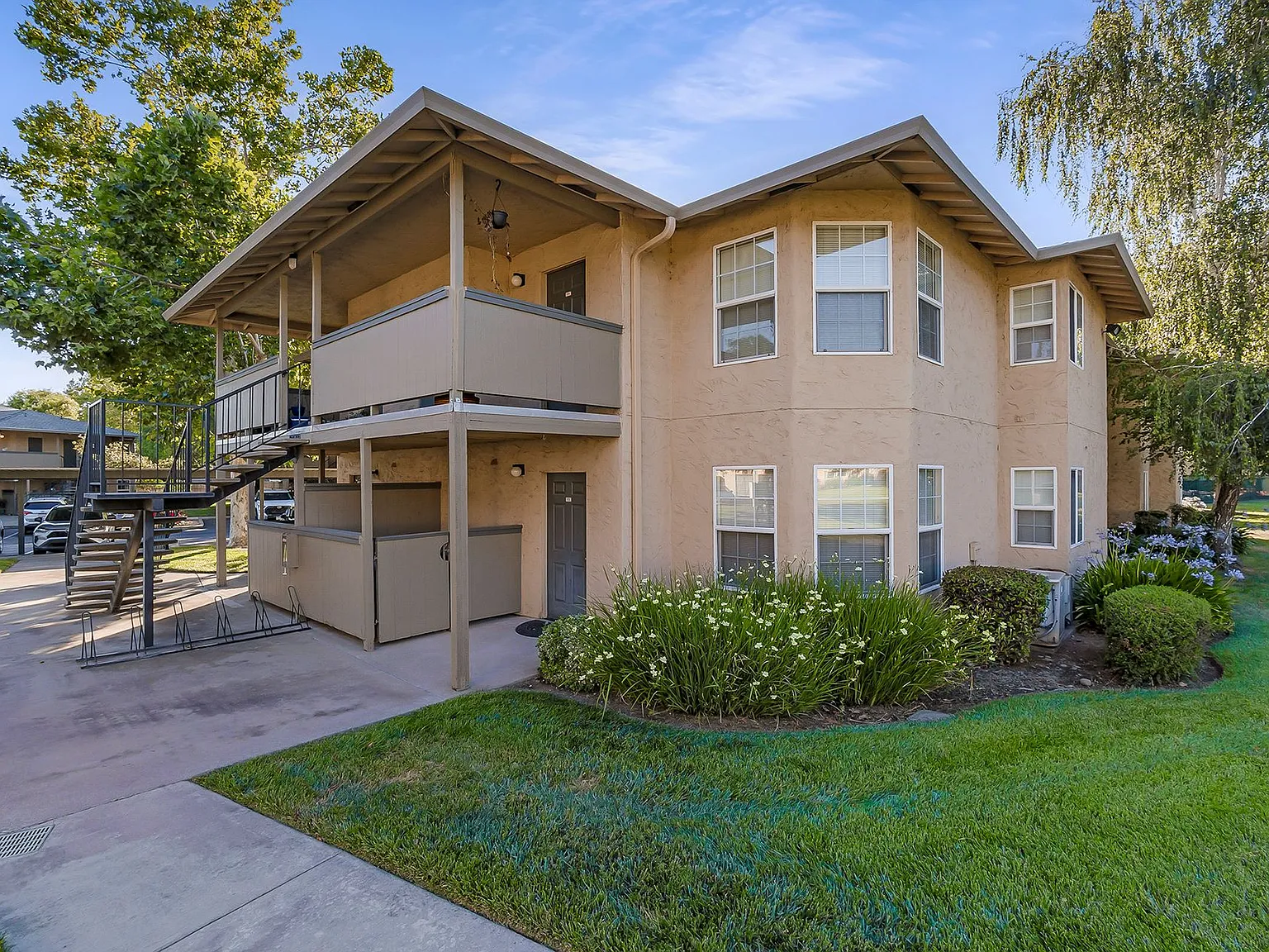 Oak Meadow Apartments — Photo 3