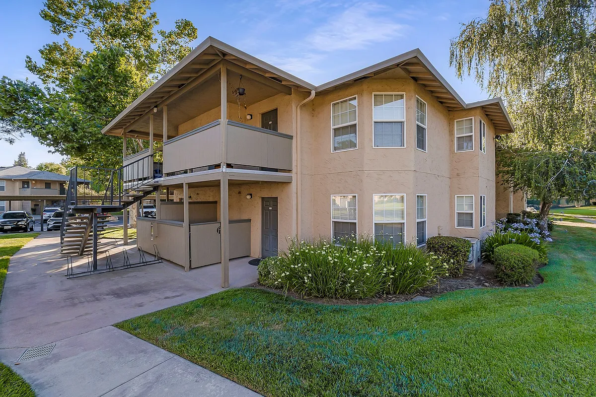 Building Photo - Oak Meadow Apartments