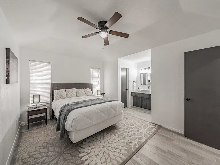 8901 Thompson Cir — Photo 37