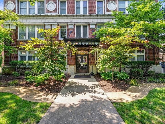 2nd image of 5330 Pershing Ave APT 406