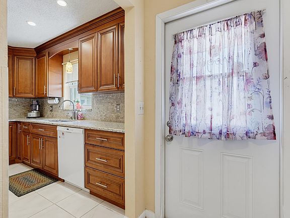 5th image of 676 Laconia Circle #B