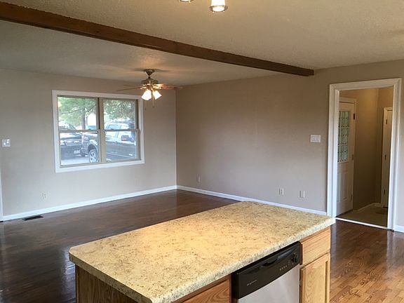 5th image of 244 Hillcrest Dr