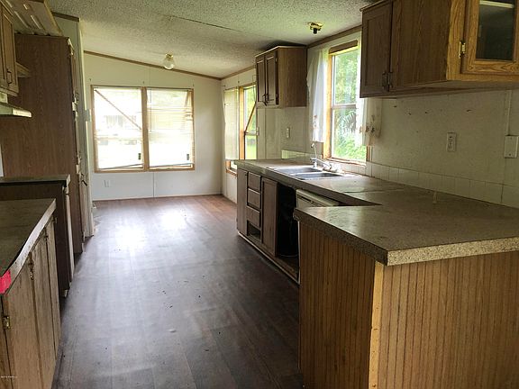 3rd image of 604 Cypress Ln
