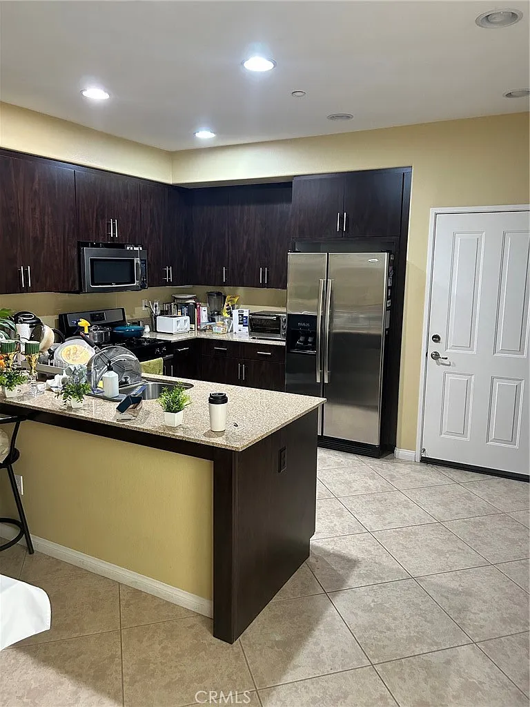3 bed, 2.5 bath, 2139 sqft, $4,000 — Photo 3