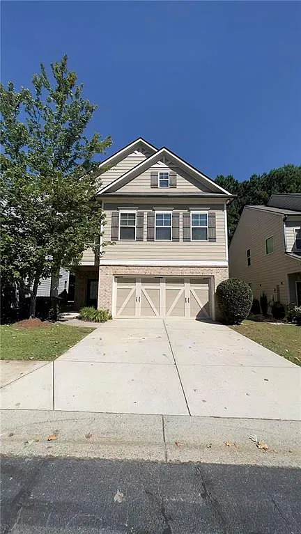 4 bed, 2.5 bath, 2420 sqft, $2,300 — Photo 2