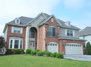 2428 Imgrund Rd, North Aurora, IL 60542