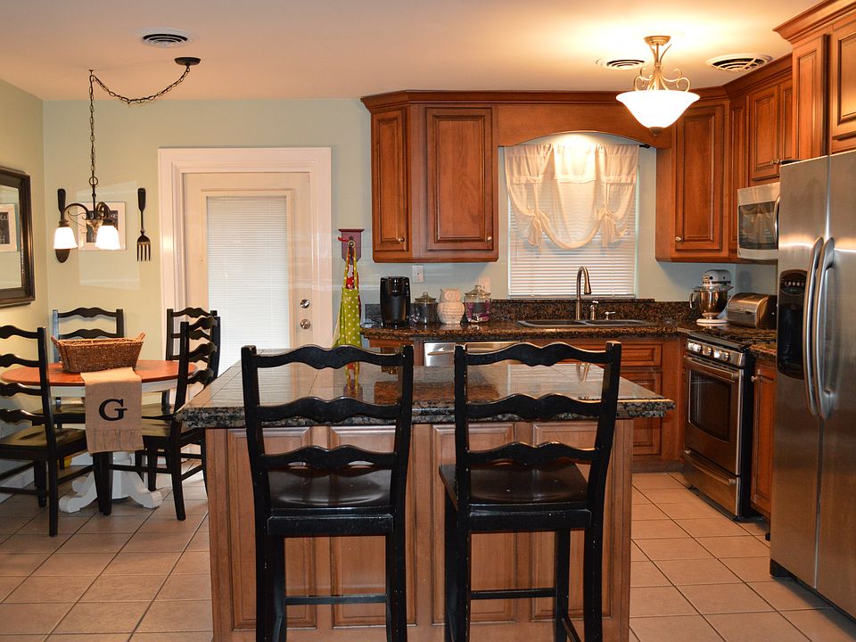 Kitchen with Large Island