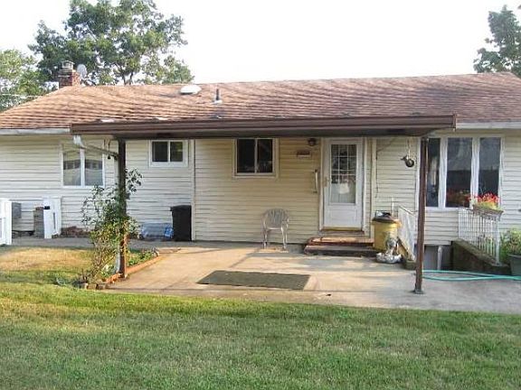 4th image of 7 Elizabeth Dr