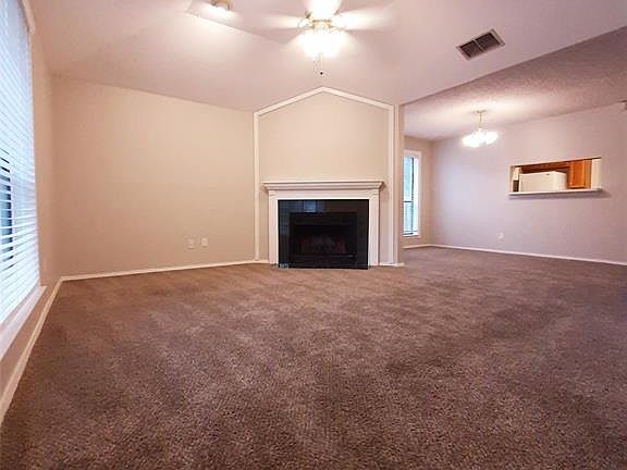 3rd image of 2927 Hilltop Dr