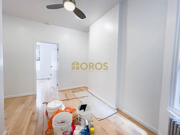 5th image of 213 E 10th St APT 11