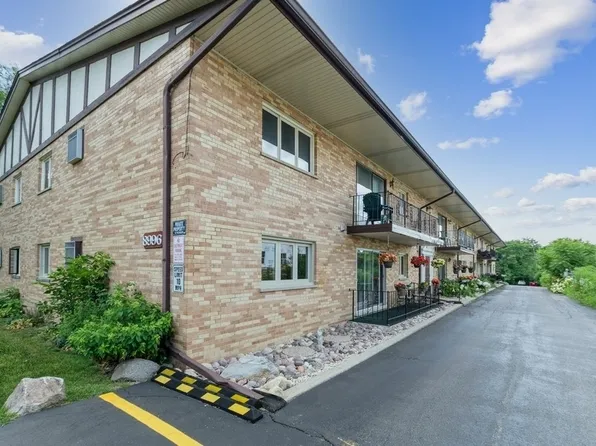8996 Archer Ave APT 1A, Willow Springs, IL 60480