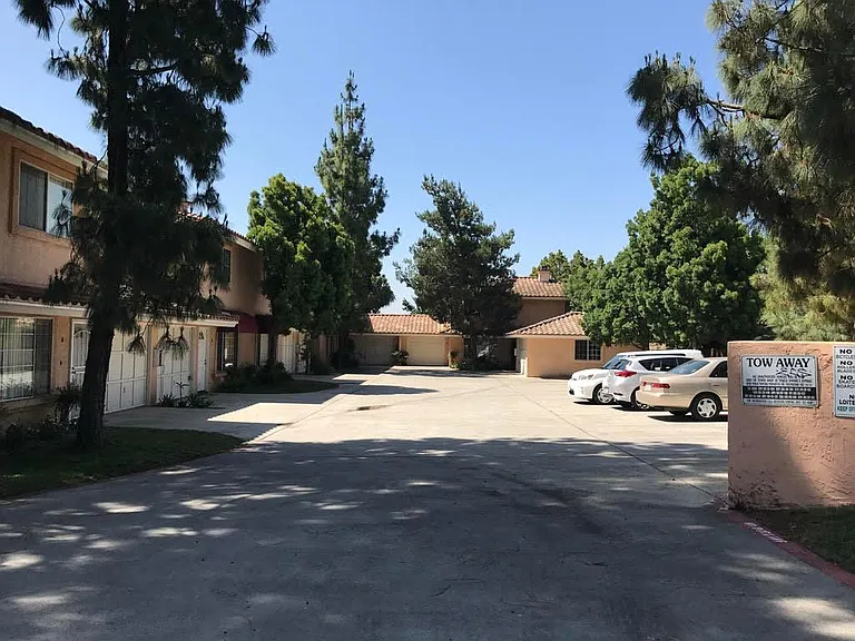 1265 Persimmon Ave #C — Photo 2