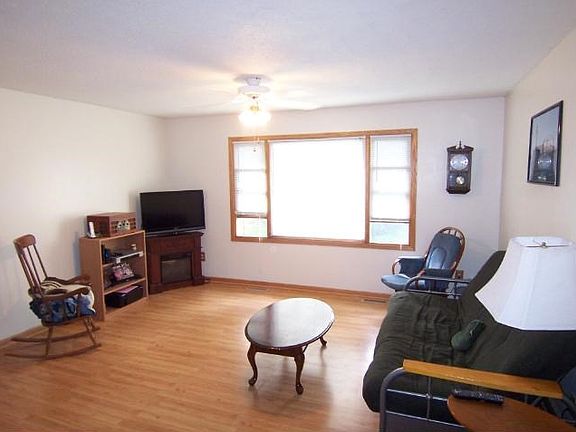 5th image of 1351 Carriage Hills Dr S