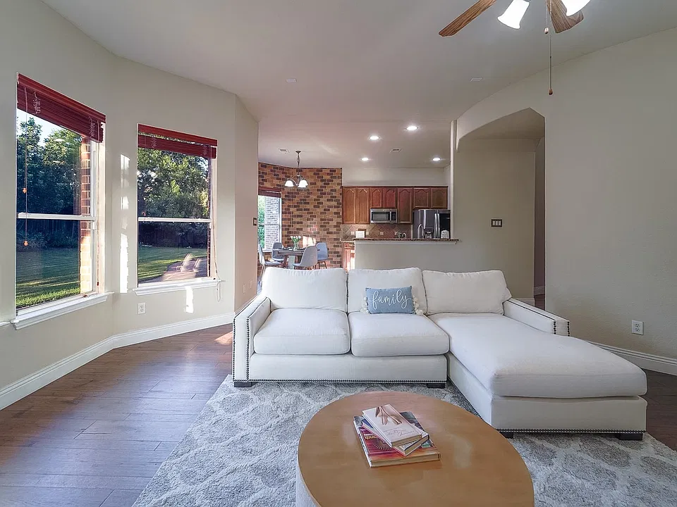 924 Brentwood Dr