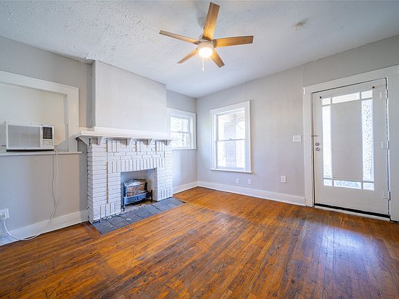 3rd image of 909 Sunset Ave