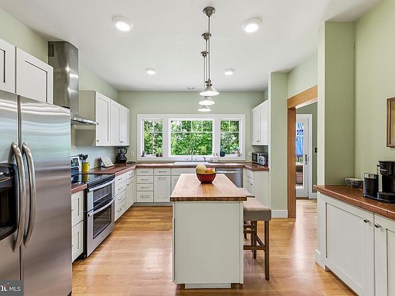 5th image of 801 Woodside Dr