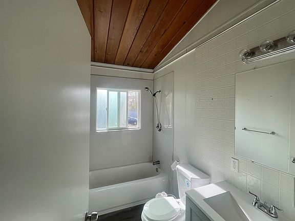 3rd image of 342 Mariposa St #2