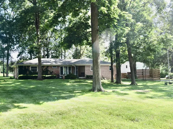 8195 Woodlawn Dr, Martinsville, IN 46151