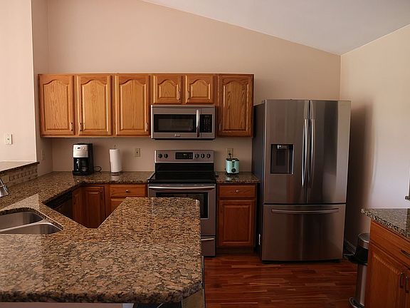 2nd image of 564 Palmer Ct