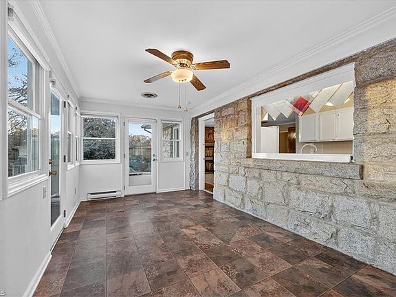 4th image of 855 Lee St