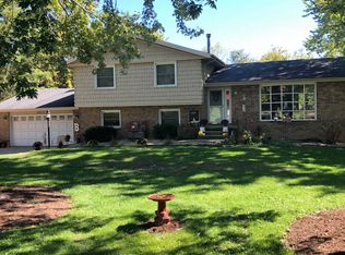 4933 Camelback Rd, Heyworth, IL 61745