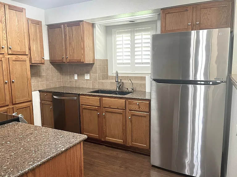 4004 Livingston St — Photo 5