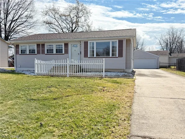 5365 Oakcrest Dr, Youngstown, OH 44515