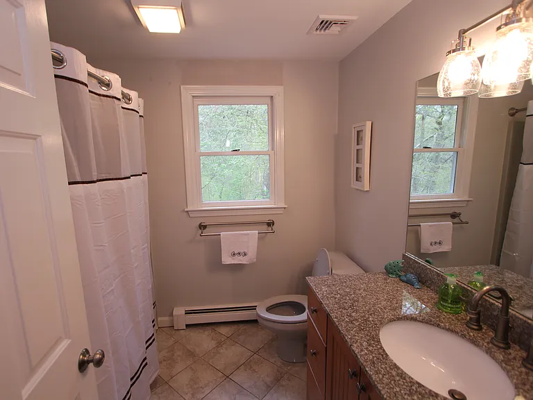 72 Bay Rd — Photo 12