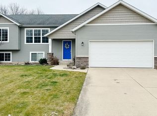 5262 Applewood Dr SW, Wyoming, MI