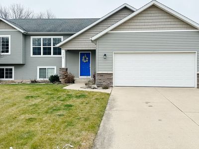 5262 Applewood Dr SW, Wyoming, MI, 49418