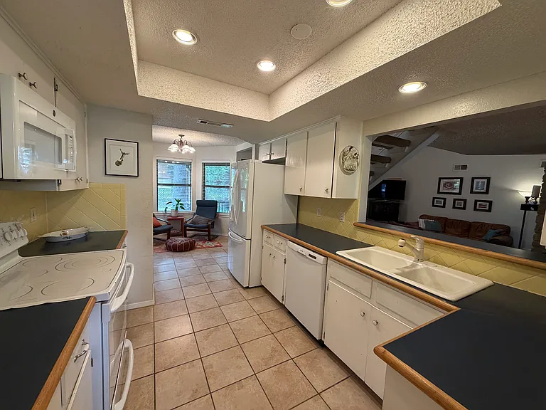 11300 Oak View Dr — Photo 9