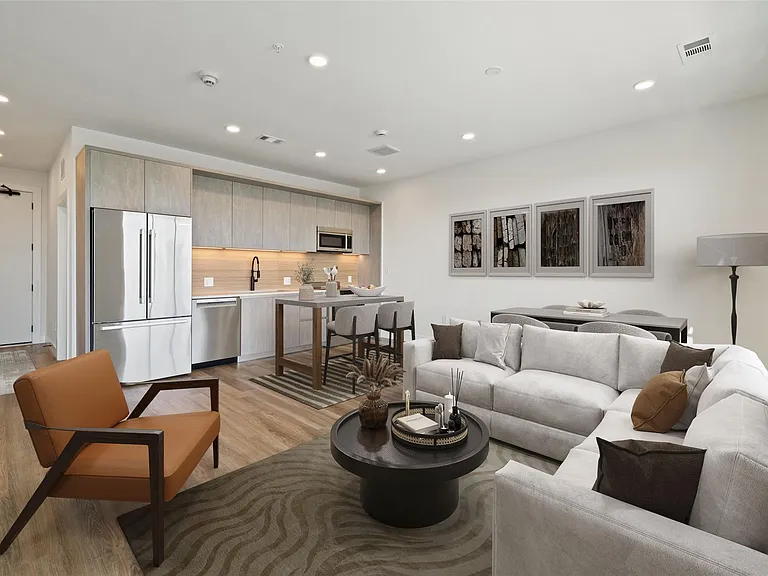 4315 S Congress Ave #428 — Photo 2