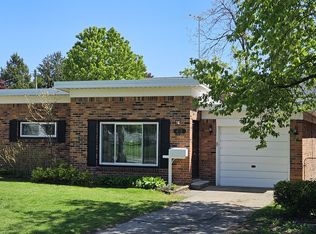 418 E Sunnybrook Dr, Royal Oak, MI 48073