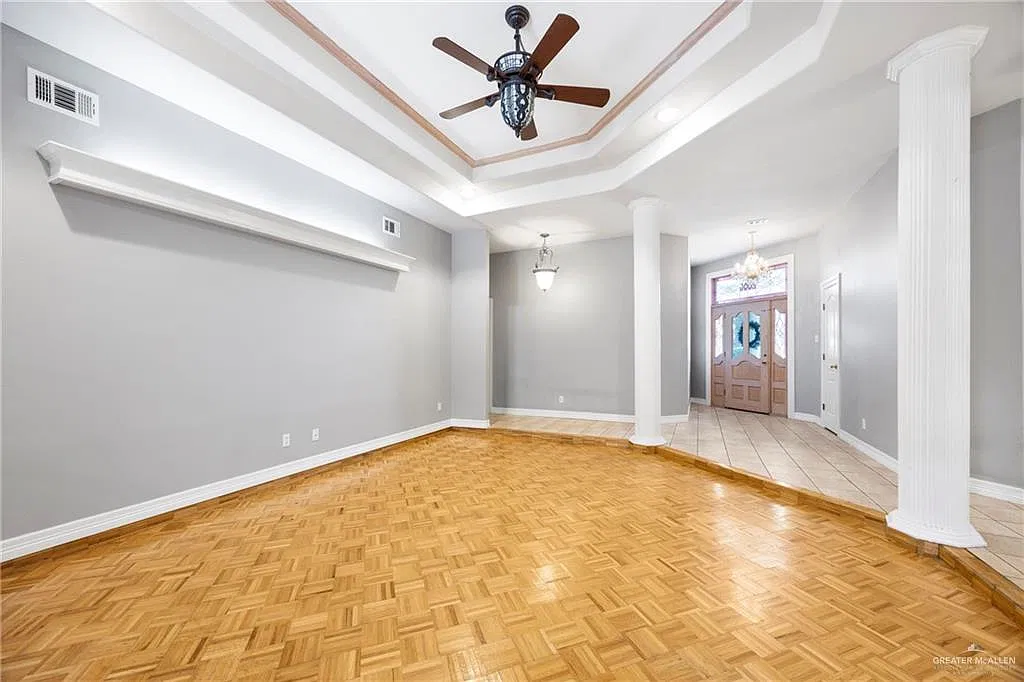 3 bed, 2.5 bath, 2011 sqft, $2,100 — Photo 2