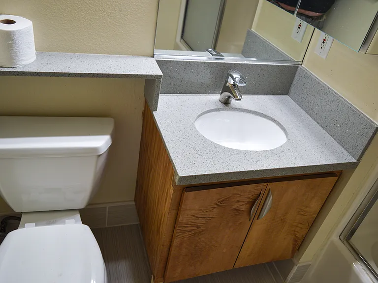 1726 Winona Blvd #105 — Photo 15