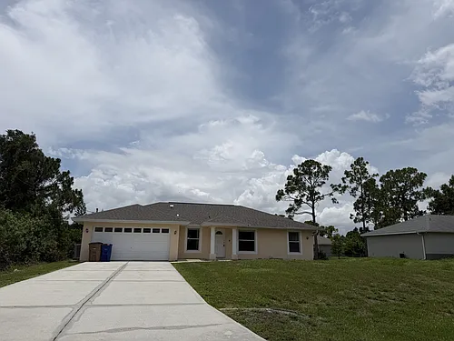 5315 Belrose St Photo 1