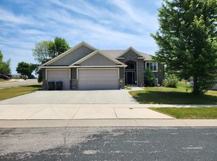 6480 Shetland Dr NW, Rochester, MN 55901