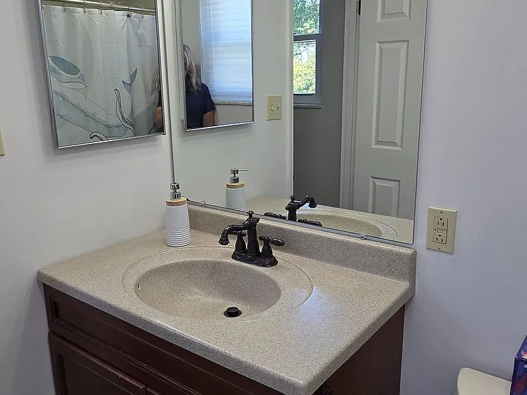 117 Huron Dr — Photo 12