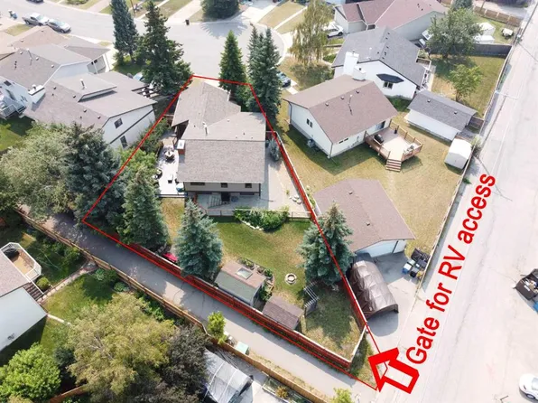 127 SE Ranchridge Ct NW, Calgary, AB T3G 1W4