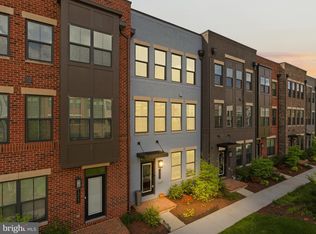 13043 Hattontown Sq, Herndon, VA 20171