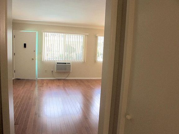 4th image of 2708 W Clark Ave #3-B