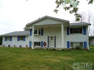 6054 James Dr, Stevensville, MI 49127