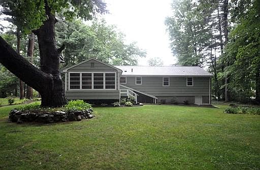 3rd image of 22 Pine St