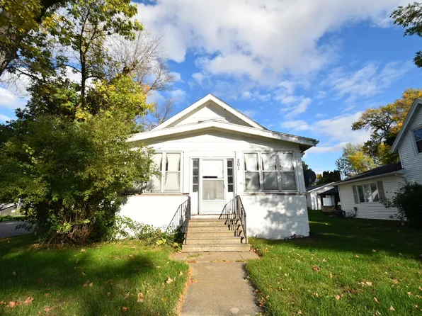 201 2nd St E, Wanamingo, MN 55983